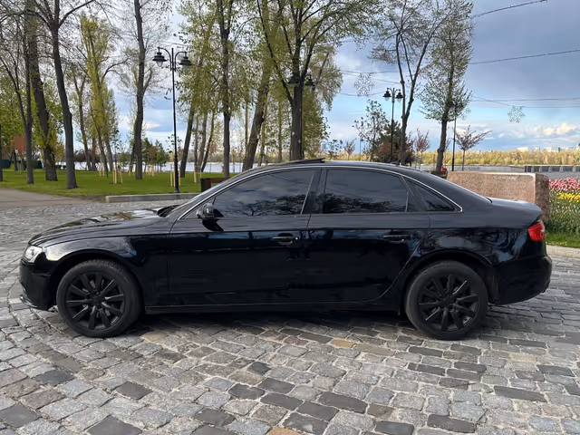 Audi A4 - фото 4