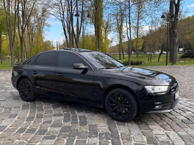Audi A4 - фото 2