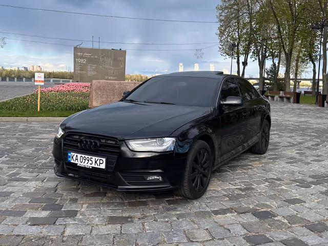 Audi A4 - фото 1