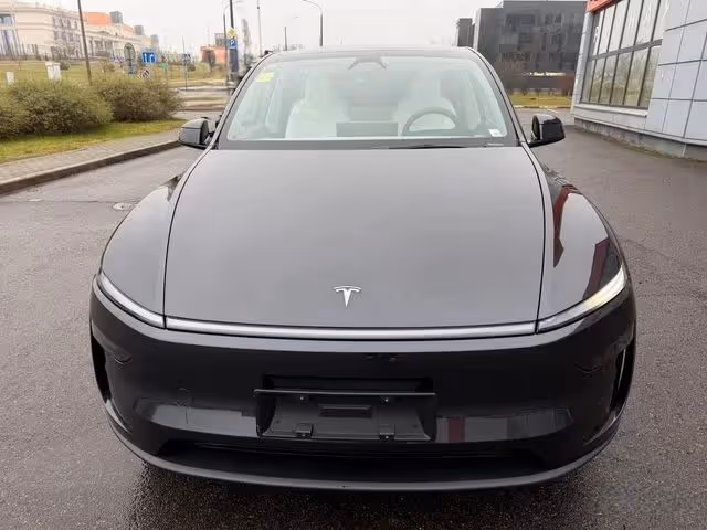 Tesla Model Y - фото 3