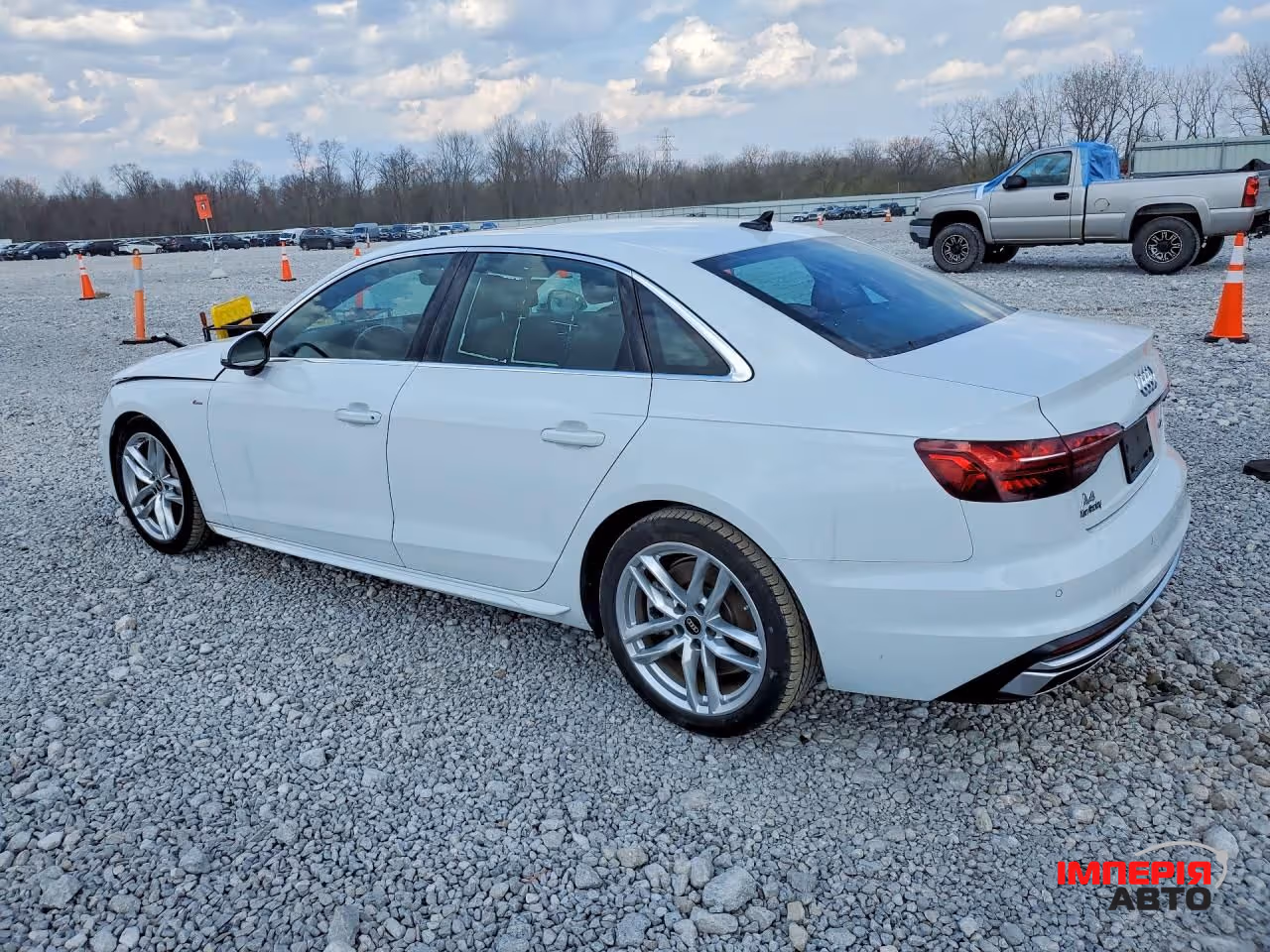 Audi A4 - фото 7