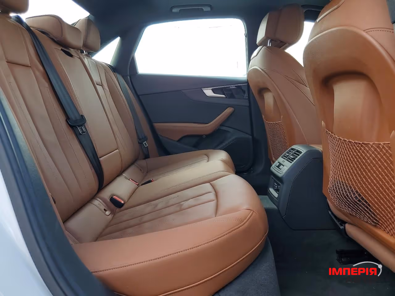 Audi A4 - фото 5