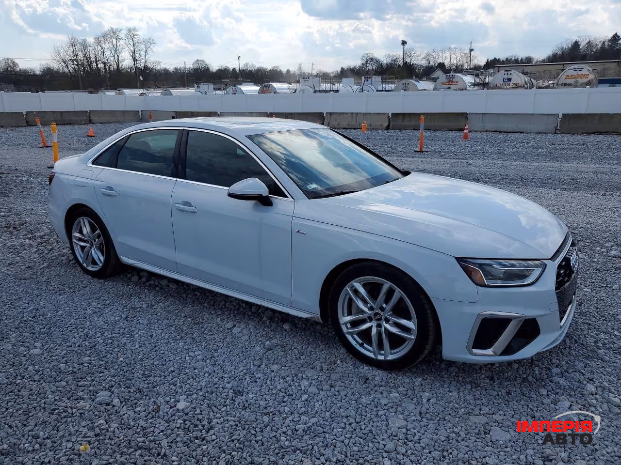 Audi A4 - фото 3