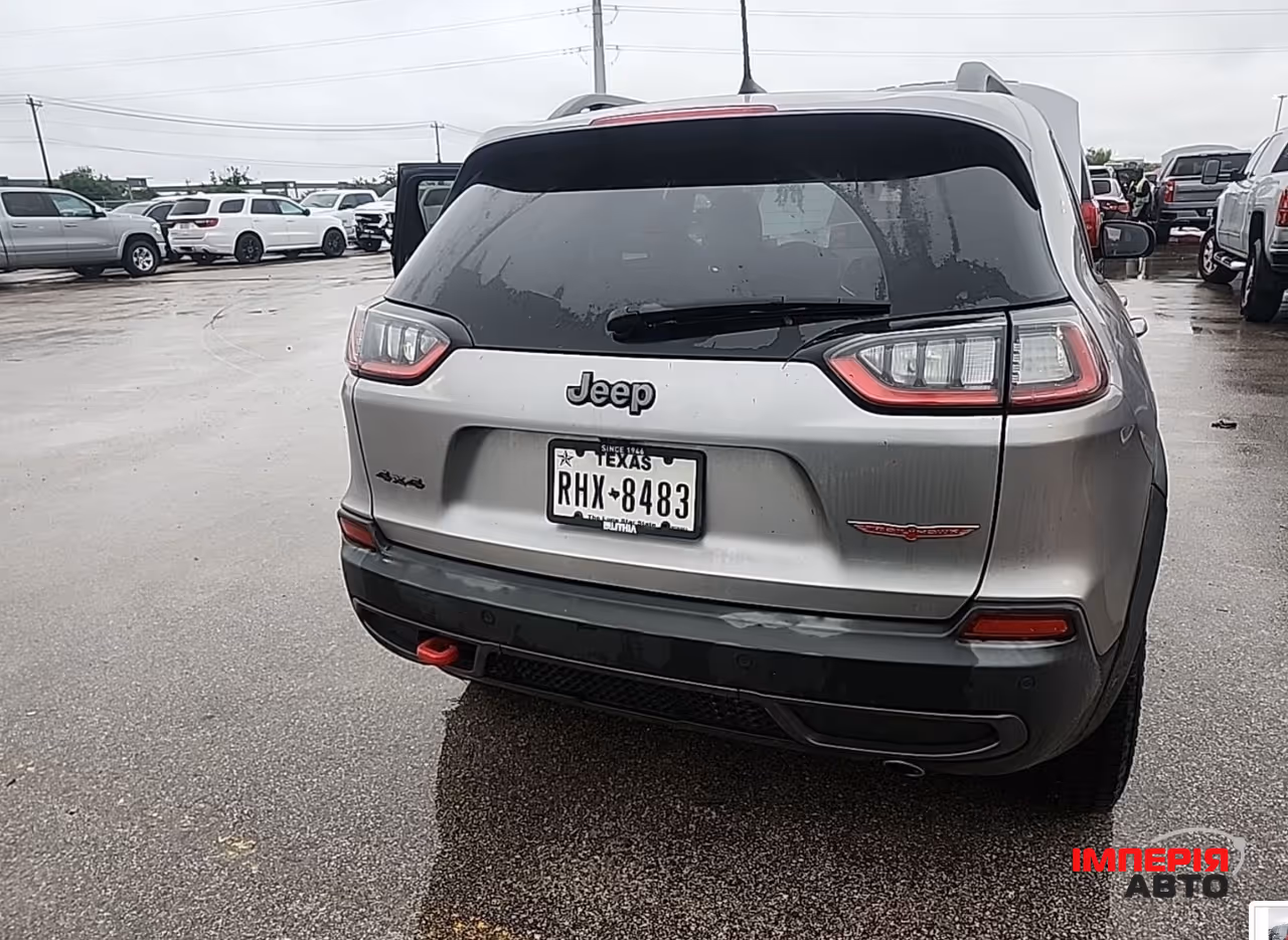 Jeep Cherokee - фото 3
