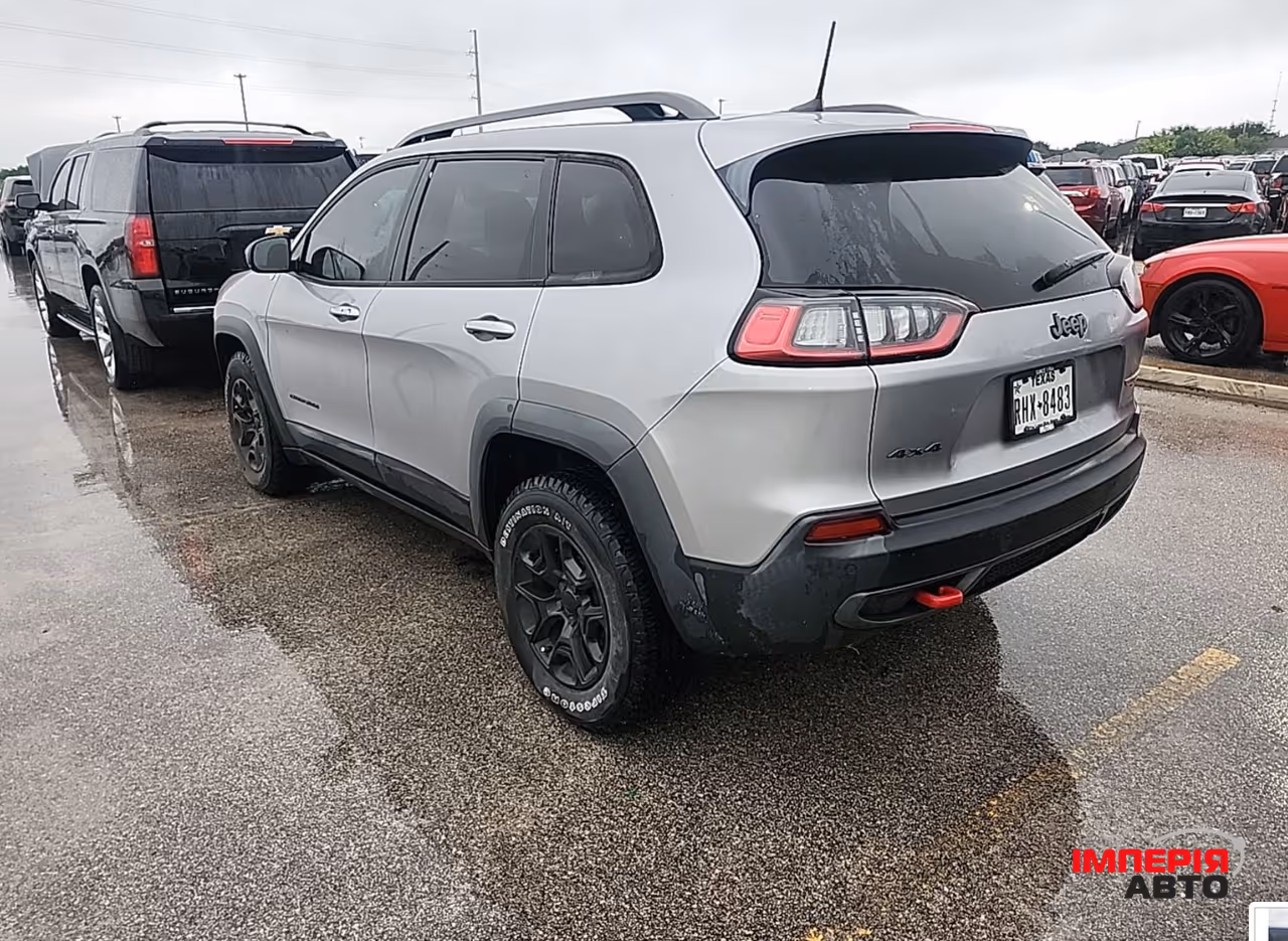 Jeep Cherokee - фото 2
