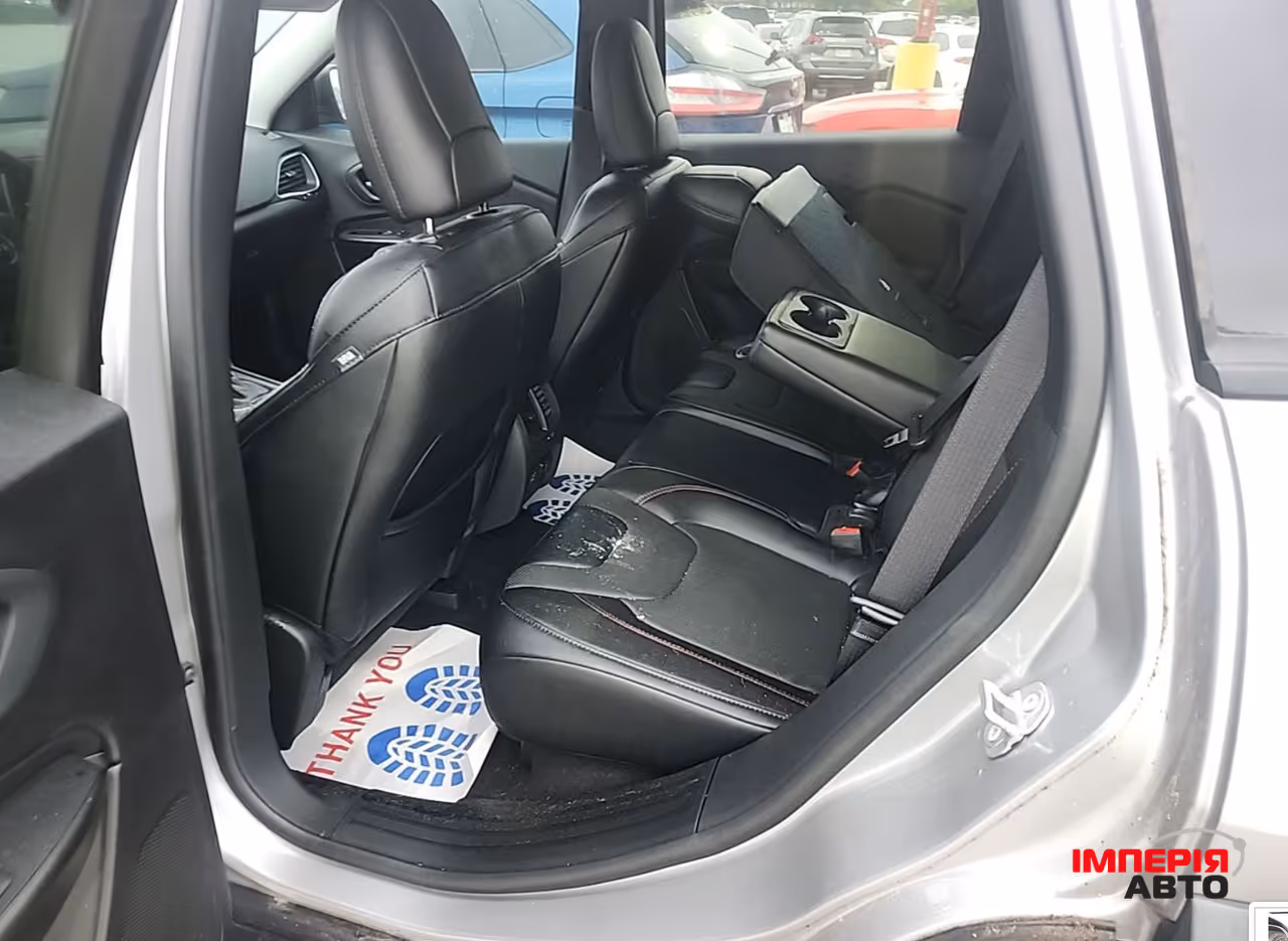 Jeep Cherokee - фото 12