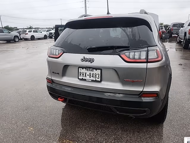 Jeep Cherokee - фото 3