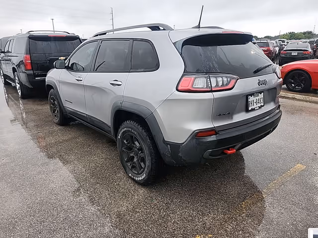 Jeep Cherokee - фото 2