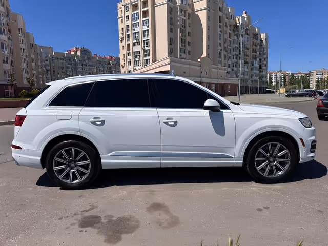 Audi Q7 - фото 5