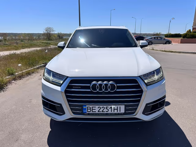 Audi Q7 - фото 2