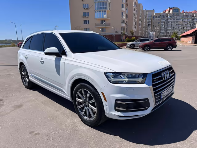 Audi Q7 - фото 1