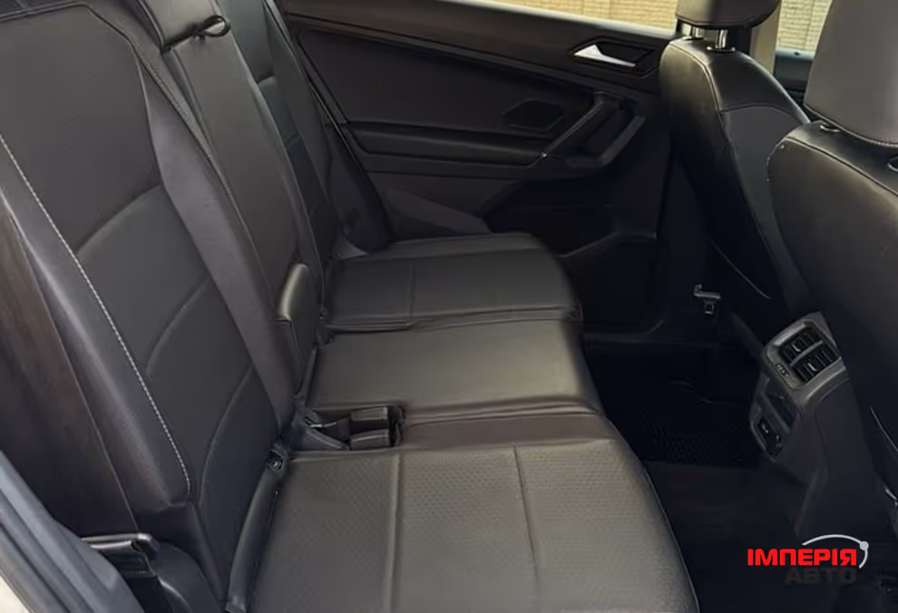 Volkswagen Tiguan - фото 8