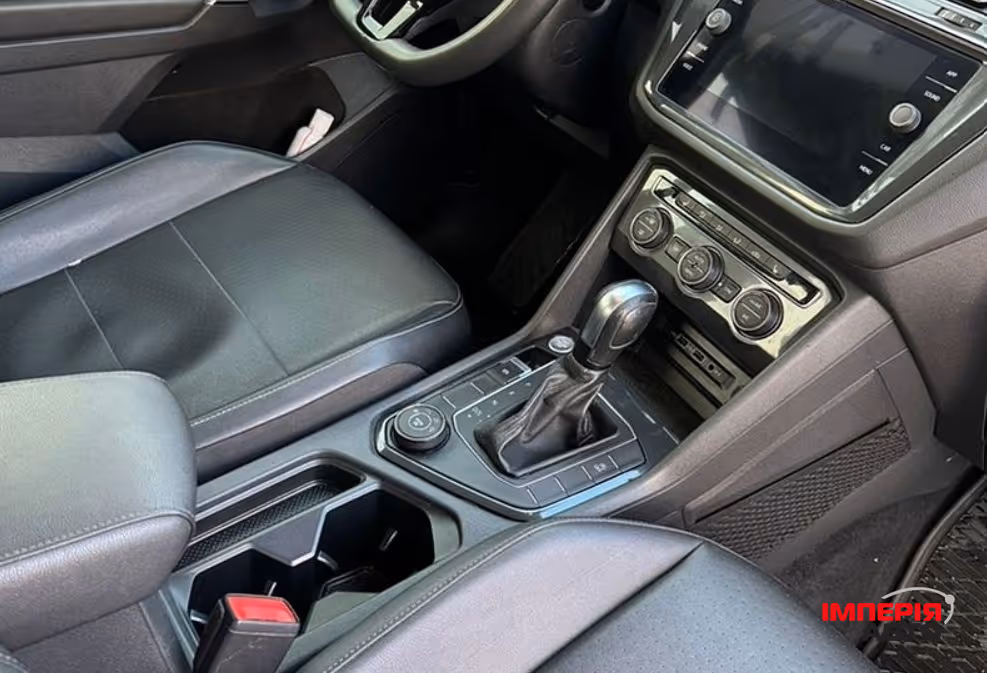 Volkswagen Tiguan - фото 9
