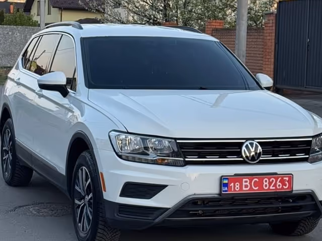 Volkswagen Tiguan - фото 2