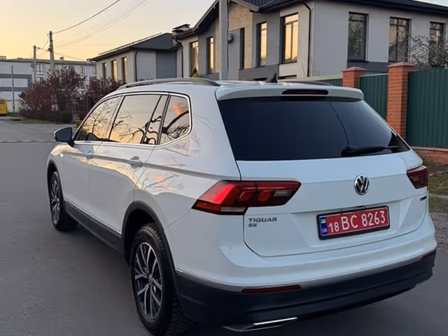 Volkswagen Tiguan - фото 4