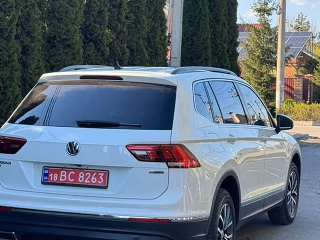 Volkswagen Tiguan - фото 3