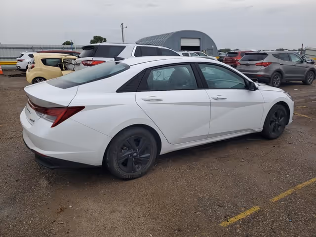 Hyundai Elantra - фото 2