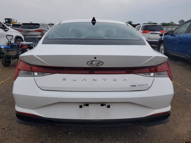 Hyundai Elantra - фото 5