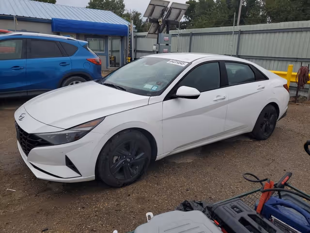 Hyundai Elantra - фото 3