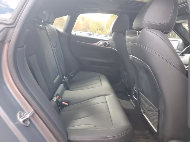 BMW i4 - фото 5