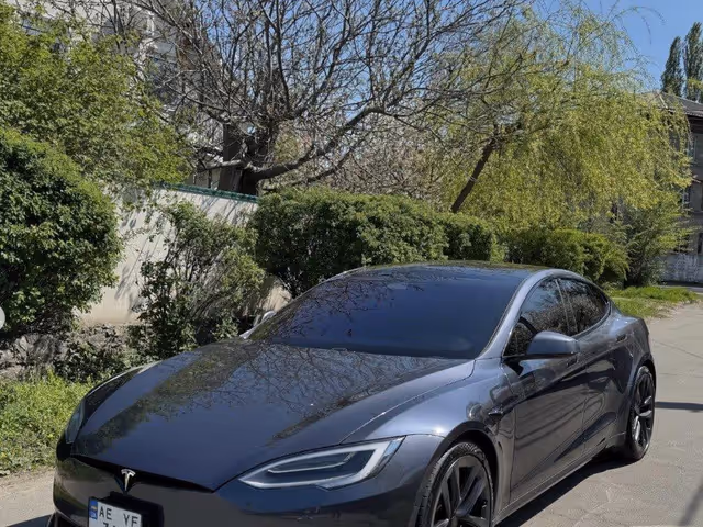 Tesla Model S - фото 2