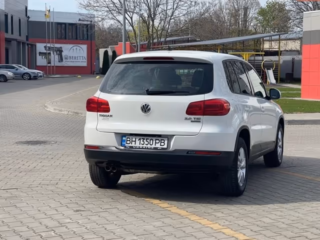 Volkswagen Tiguan - фото 4