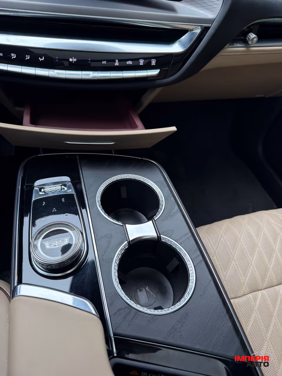 Cadillac Lyriq - фото 13