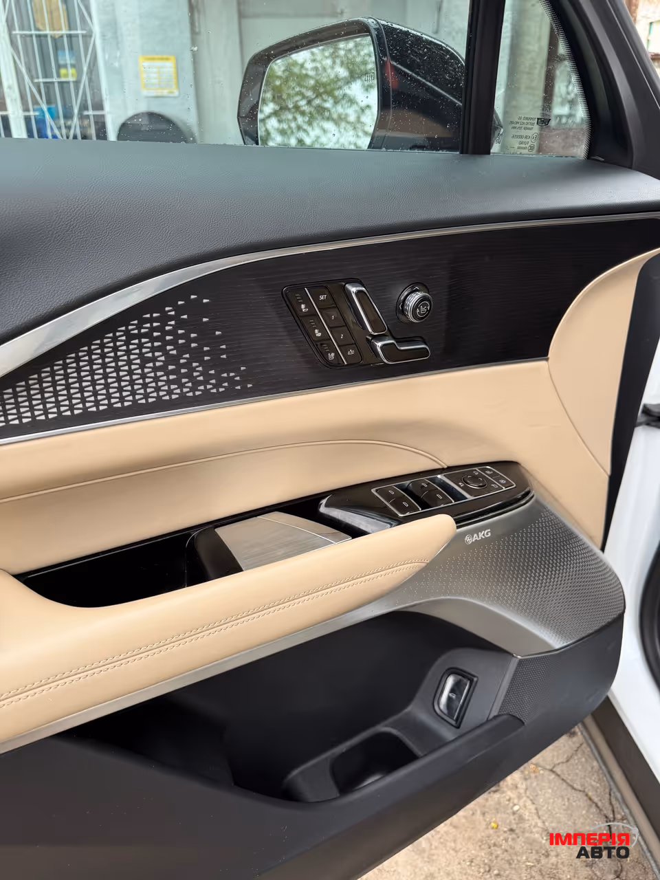 Cadillac Lyriq - фото 10