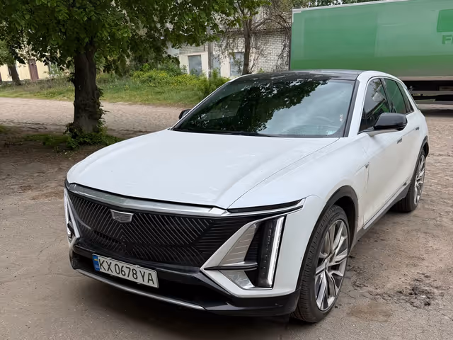 Cadillac Lyriq - фото 1
