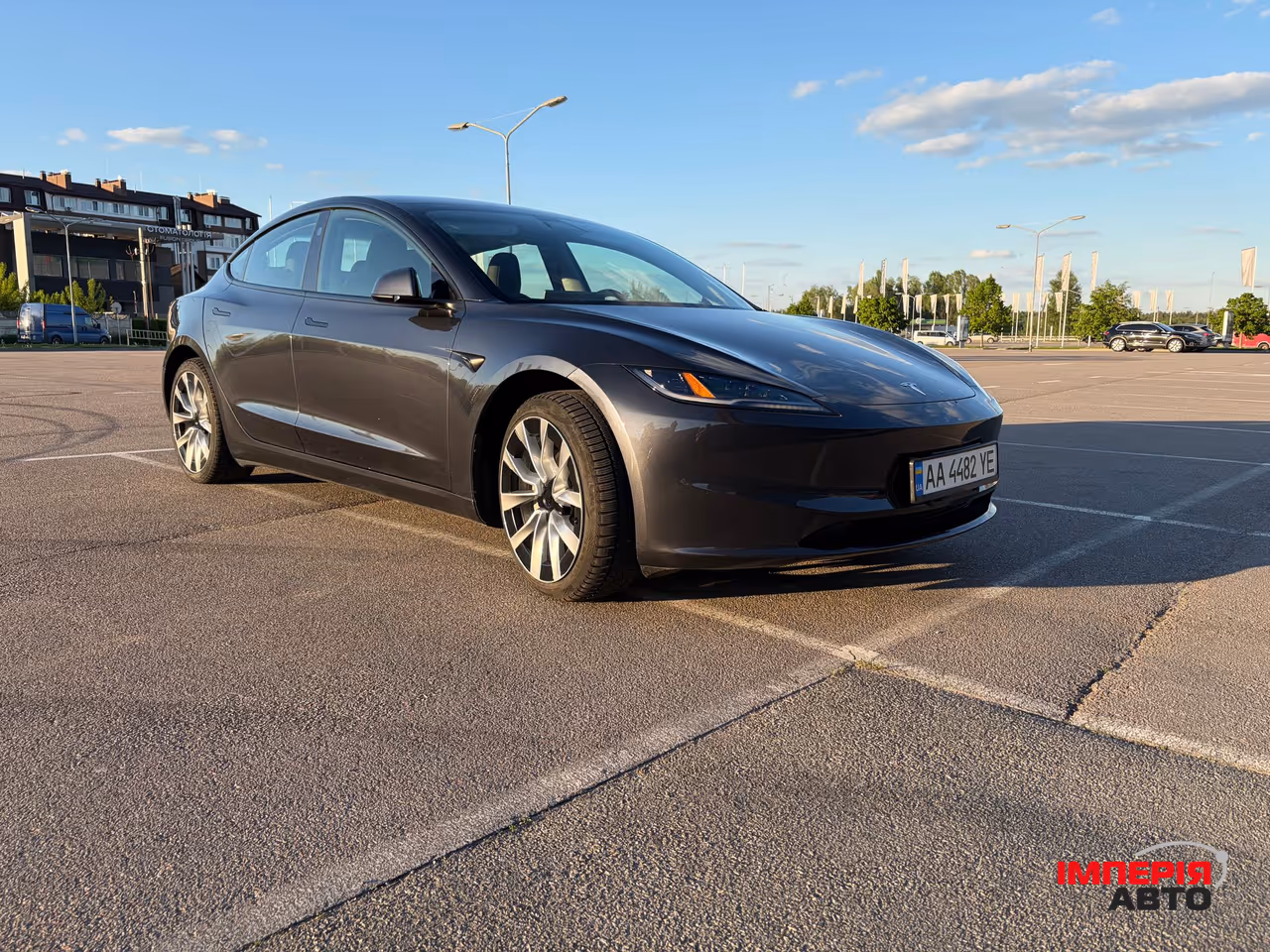 Tesla Model 3 - фото 1