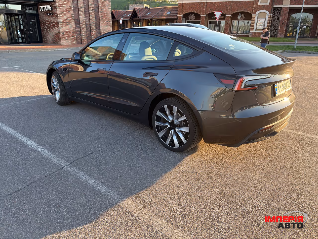Tesla Model 3 - фото 3