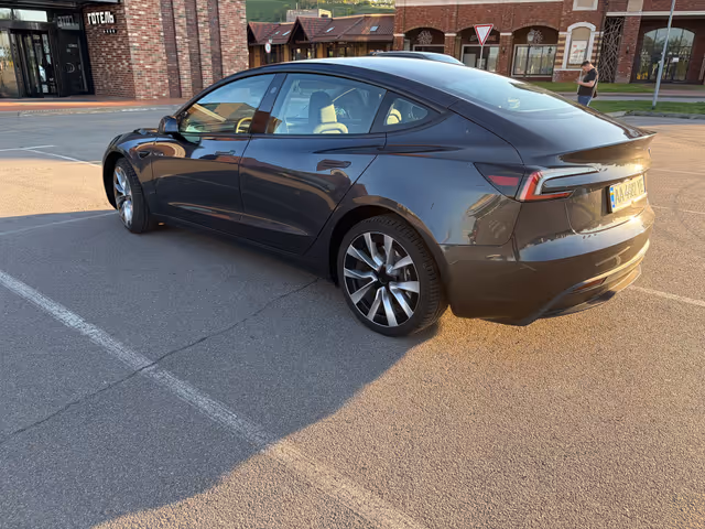 Tesla Model 3 - фото 3