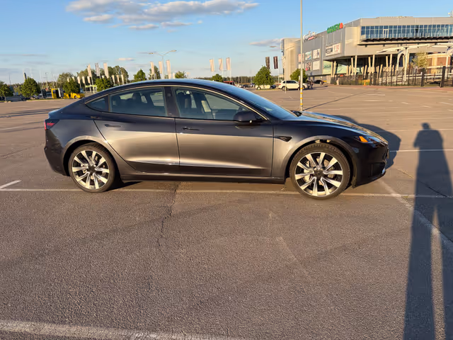 Tesla Model 3 - фото 5