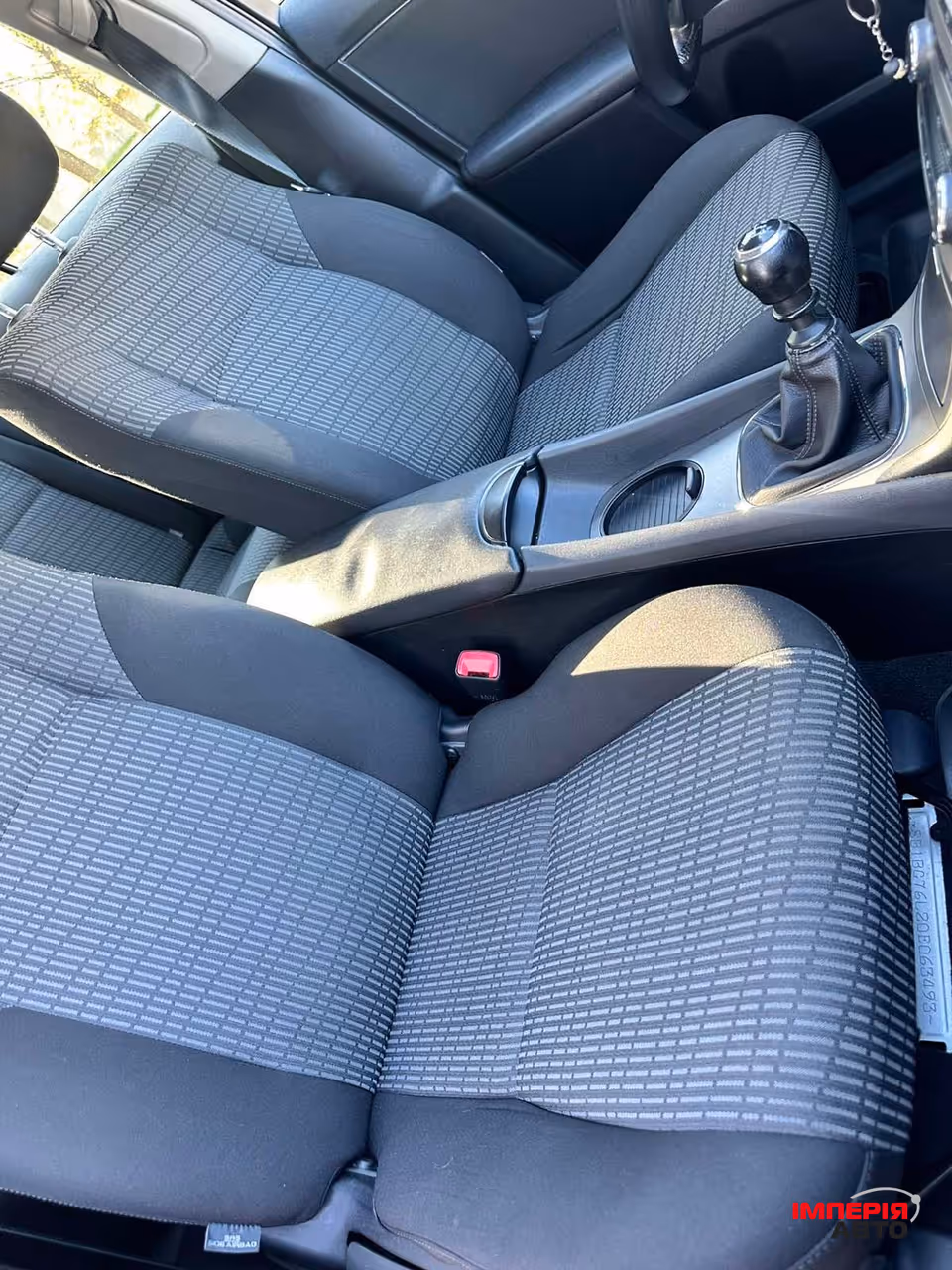 Toyota Avensis - фото 8
