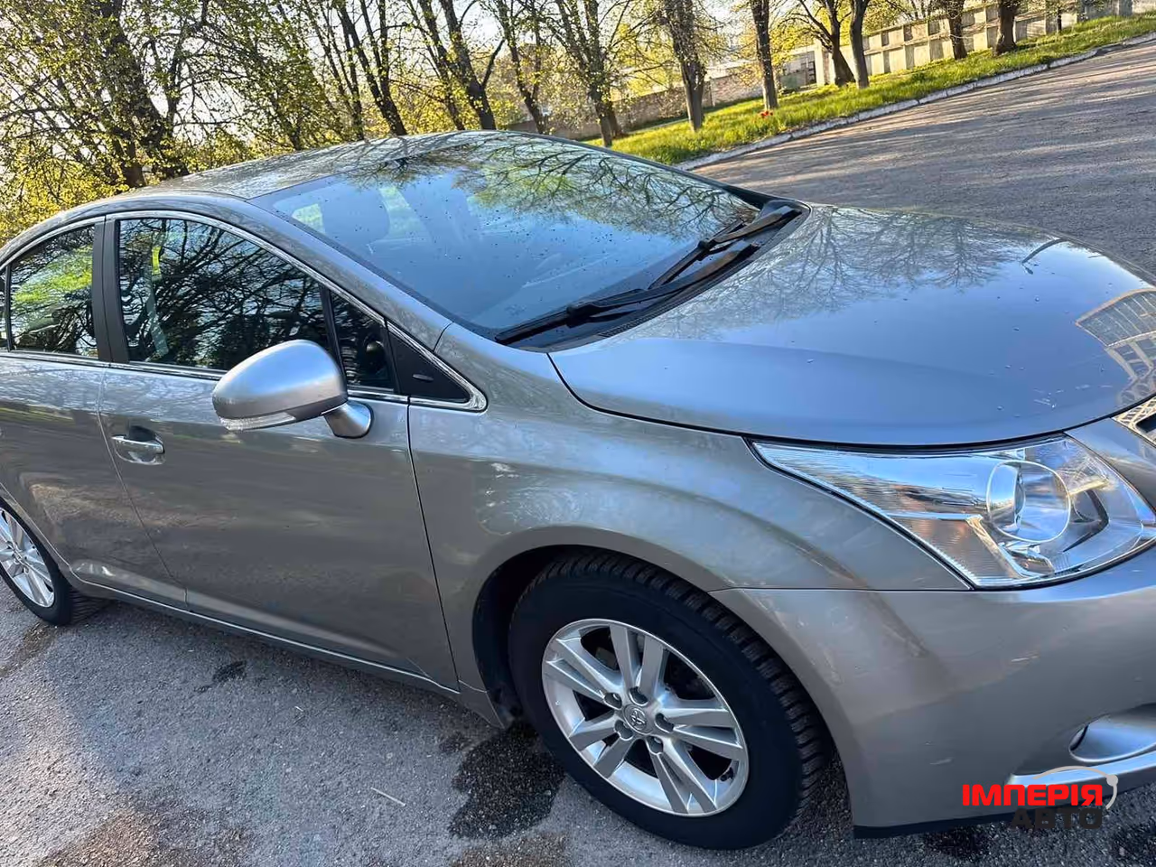 Toyota Avensis - фото 5