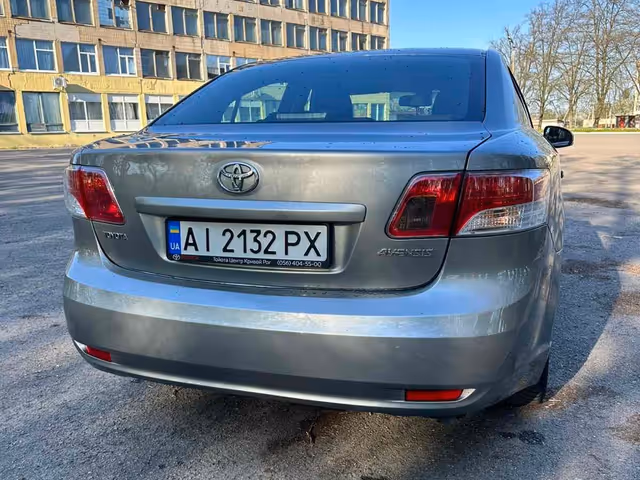 Toyota Avensis - фото 3