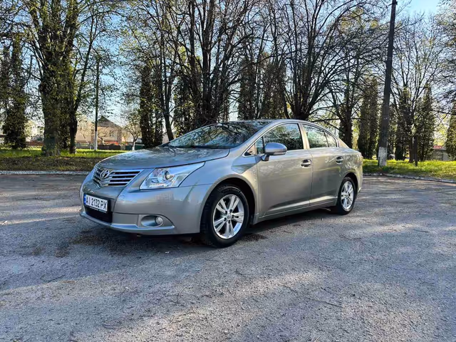 Toyota Avensis - фото 2