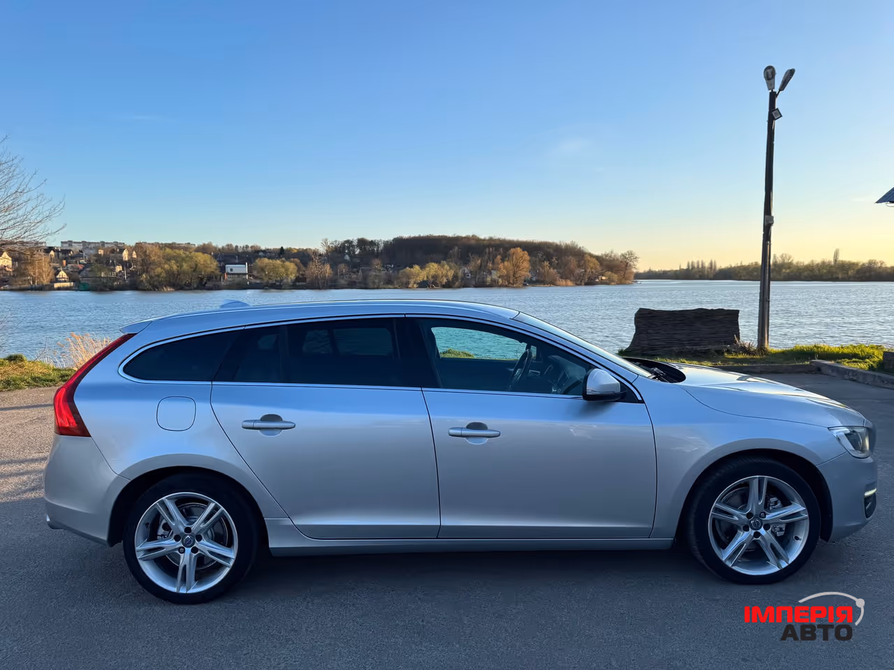 Volvo V60 - фото 8