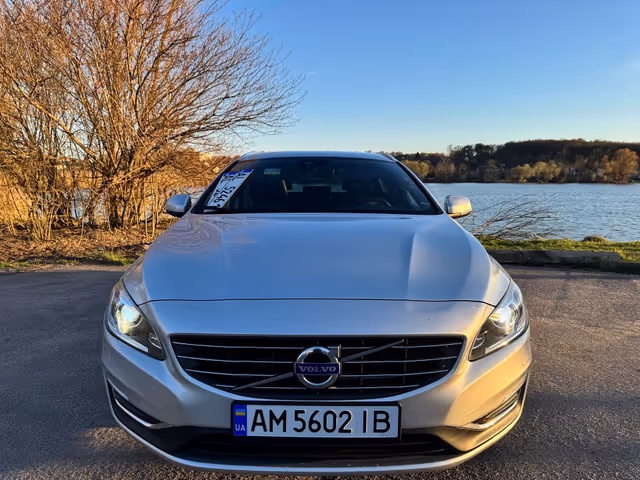 Volvo V60 - фото 2