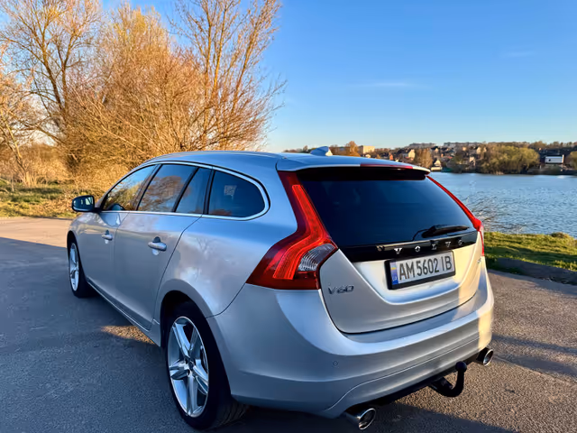 Volvo V60 - фото 5