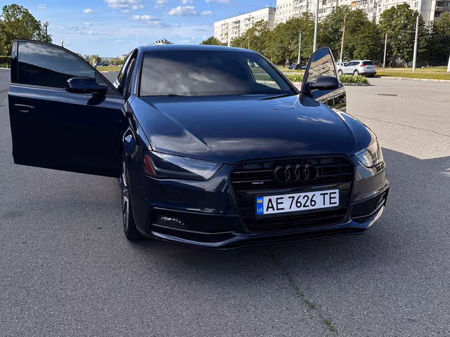 Audi A4 - фото 1