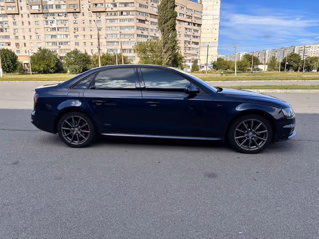 Audi A4 - фото 2