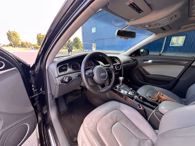 Audi A4 - фото 5
