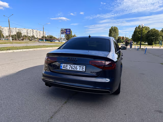 Audi A4 - фото 3