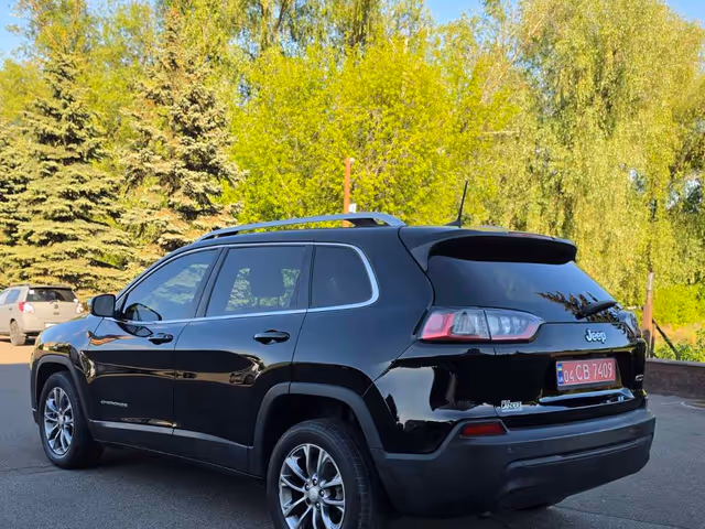 Jeep Cherokee - фото 5