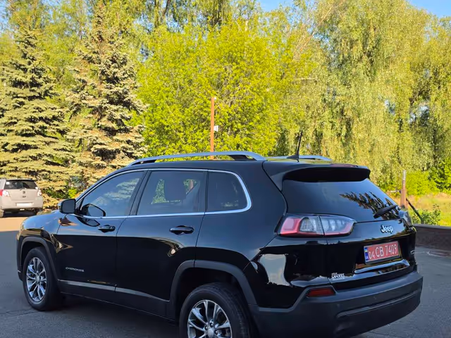 Jeep Cherokee - фото 2