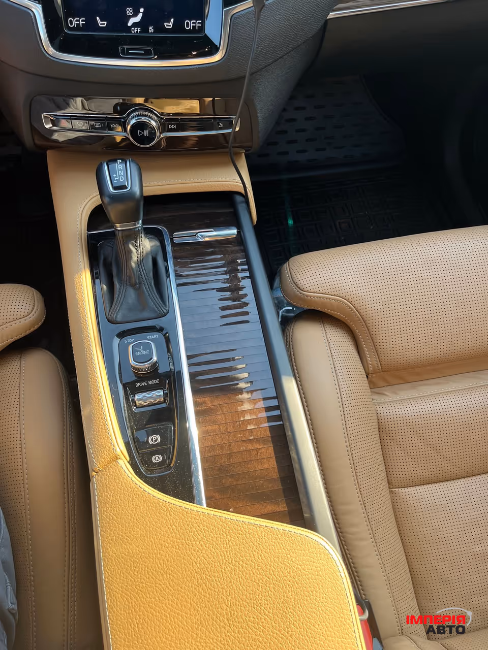 Volvo XC90 - фото 25