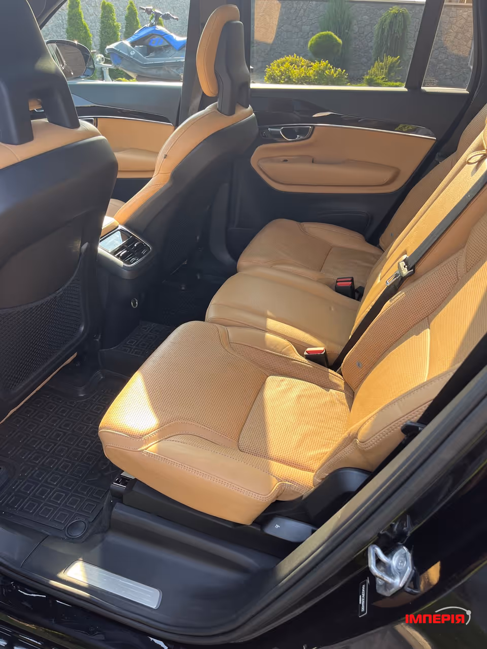 Volvo XC90 - фото 10