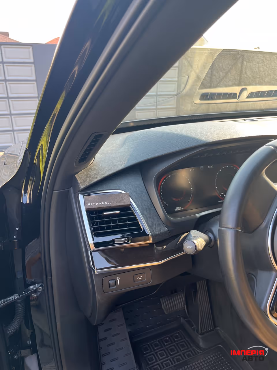 Volvo XC90 - фото 7