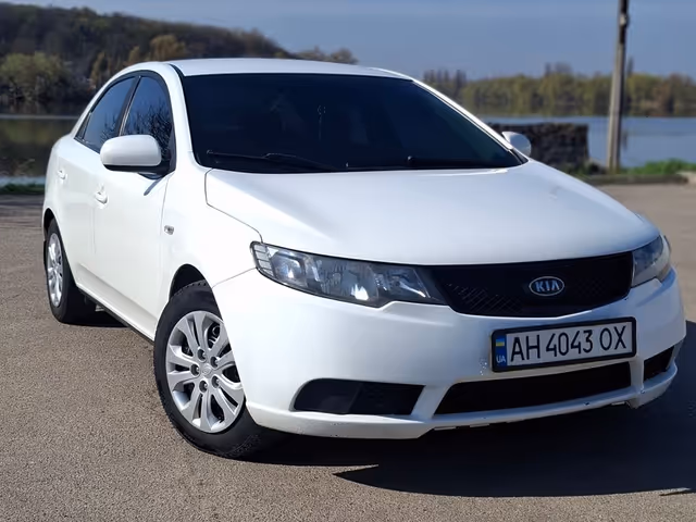 Kia Cerato - фото 1
